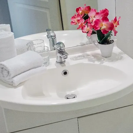 Appart'city Classic Les Bains تونو لي با