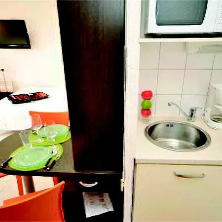 Appart'city Classic Les Bains شقة فندقية 3*